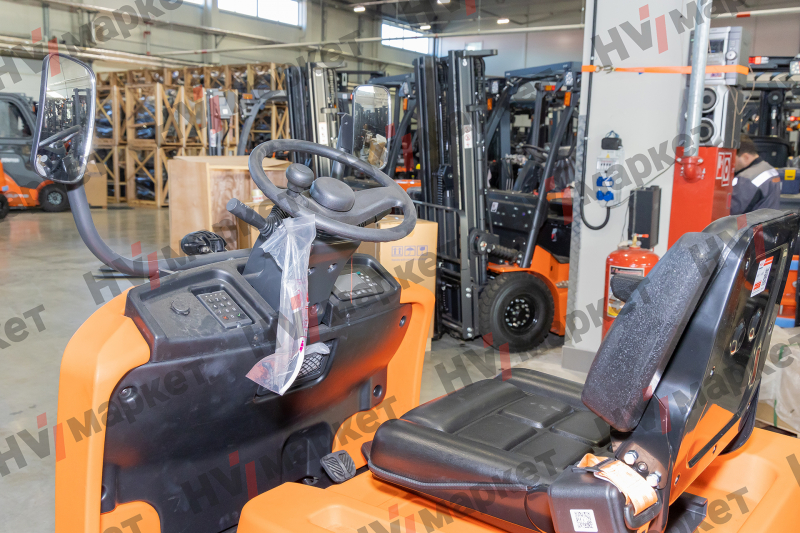 Самоходный Тягач для склада/производства T60Q 6000kg (Литий 200Ач + 100Ач, blue light and rearview mirror, walkie mode button, optional Controller Curtis F4A and display, Seat armrest) HV Market