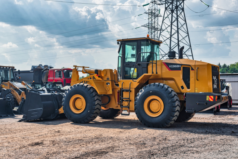 Фронтальный погрузчик XG968N (Ковш 5м3)