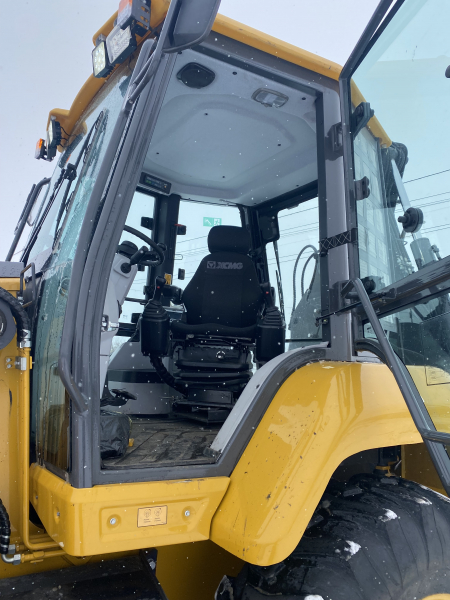 XCMG XC8* Экскаватор-погрузчик