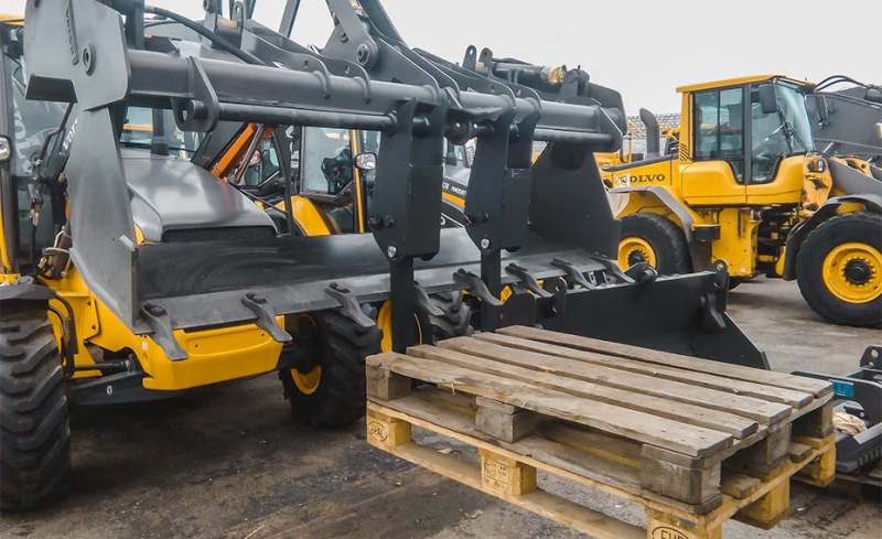 Вилы откидные паллетные Impulse PF2000 на ковш Volvo BL61/71 HV Market