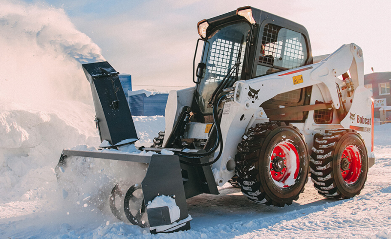 Шнекороторный снегоочиститель Impulse SR1850 на мини-погрузчик Case HV Market