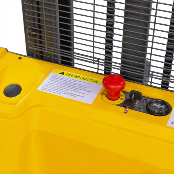 Штабелер самоходный CDD15R-E (N) (1500 кг; 3 м; li-ion 25,6В / 100Ач) SMARTLIFT