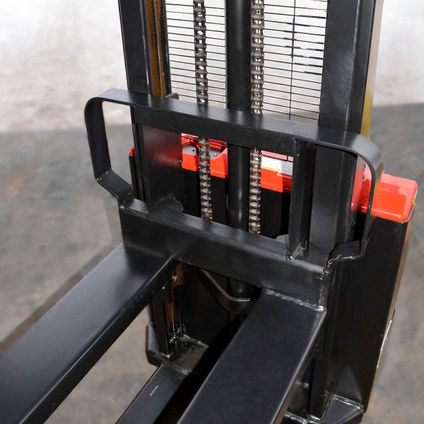 Самоходный штабелер OXLIFT AX12 2500 мм 1200 кг